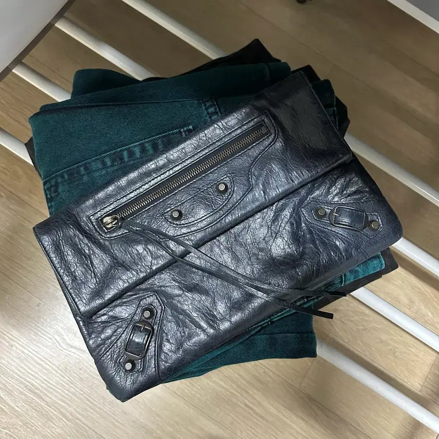 [BUNJANG] Balenciaga Envelope Clutch / 발렌시아가 엔벨로프 클러치