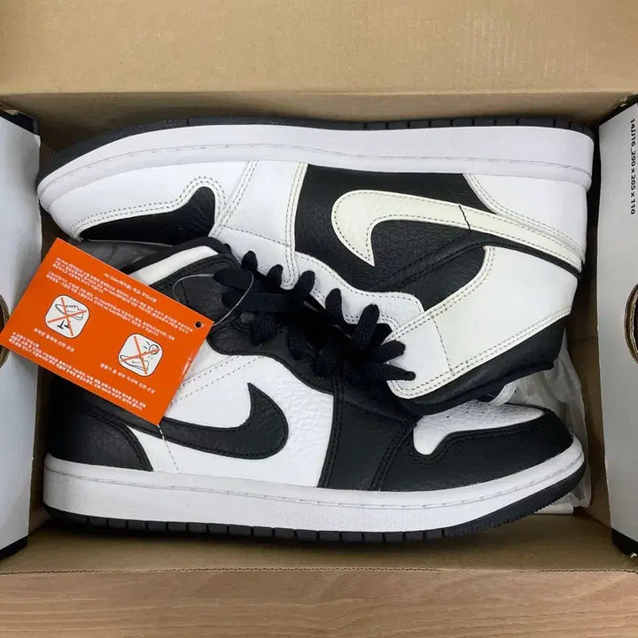 [BUNJANG] Nike Air Jordan 1 Mid SE Black White Sneakers / 조던 1 미드 SE 블랙 화이트
