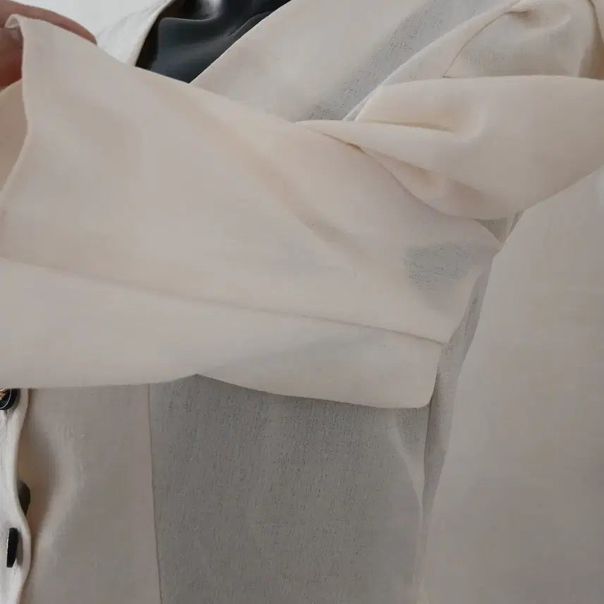 [BUNJANG] Unspecified Satin Blouse 55 / 025 샤틴 블라우스 55