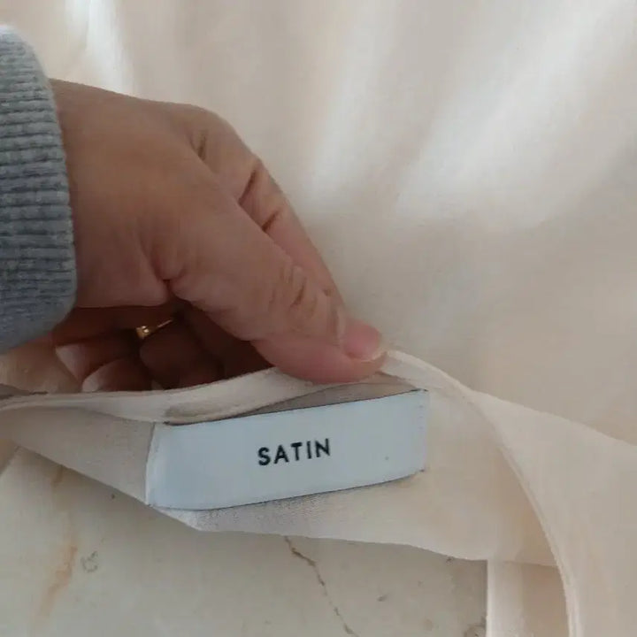 [BUNJANG] Unspecified Satin Blouse 55 / 025 샤틴 블라우스 55