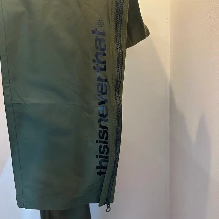 [BUNJANG] thisisneverthat Nylon Side Zip Pants (Men's M) / 남성M) 디스이즈네버댓 사이드 지퍼 나일론 팬츠