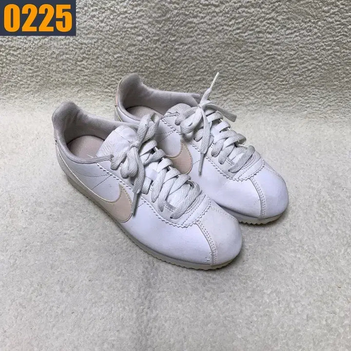 [BUNJANG] NIKE Cortez Sneakers / [235] NIKE 나이키 코르테즈 스니커즈