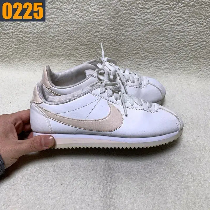 [BUNJANG] NIKE Cortez Sneakers / [235] NIKE 나이키 코르테즈 스니커즈