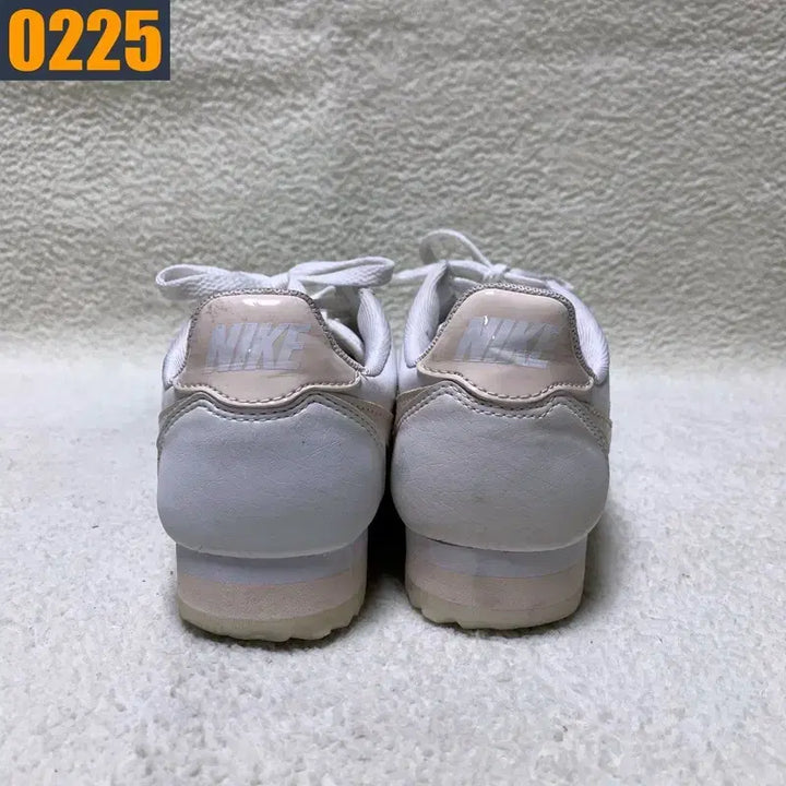 [BUNJANG] NIKE Cortez Sneakers / [235] NIKE 나이키 코르테즈 스니커즈