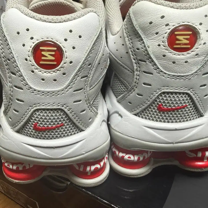 [BUNJANG] Supreme Nike Shox + Running Hat Bundle / [275] 슈프림 나이키 샥스 + 러닝 햇