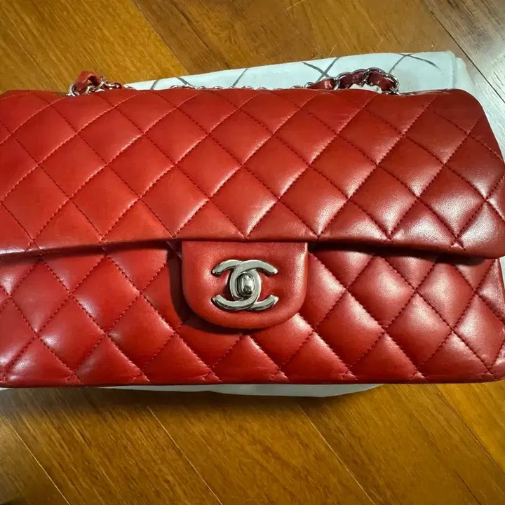 [BUNJANG] Chanel Classic Medium Lambskin Silver Chain / 샤넬 클래식 미듐 램스킨 은장