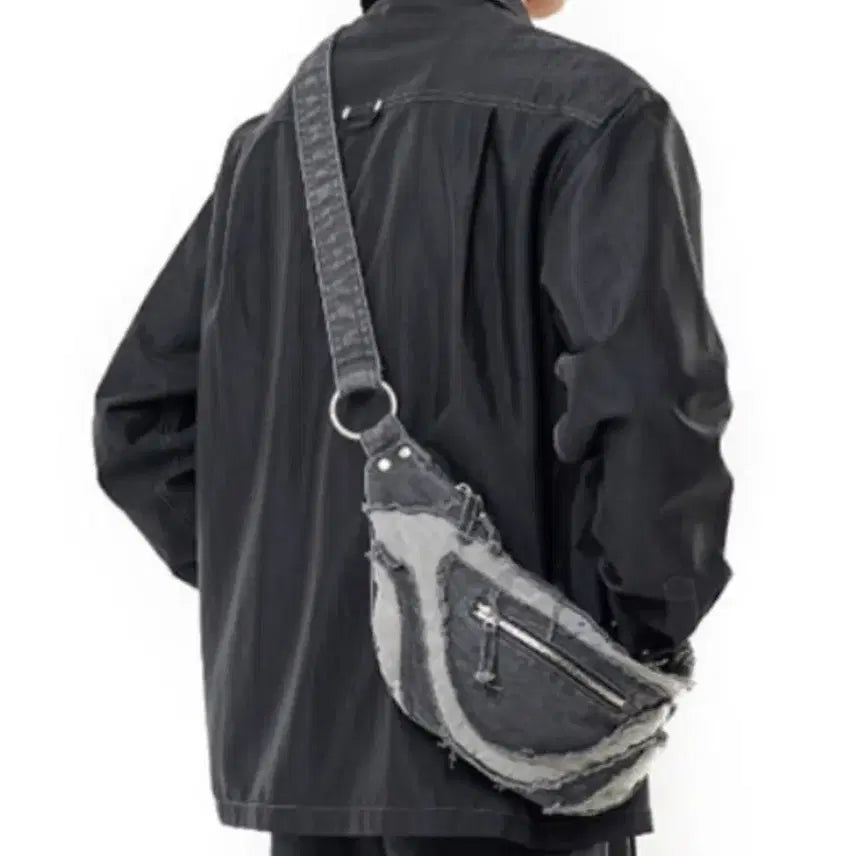 [BUNJANG] B.SLOW CURVED LINE BODY BAG CHARCOAL / 비슬로우 CURVED LINE BODY BAG CHARCOAL