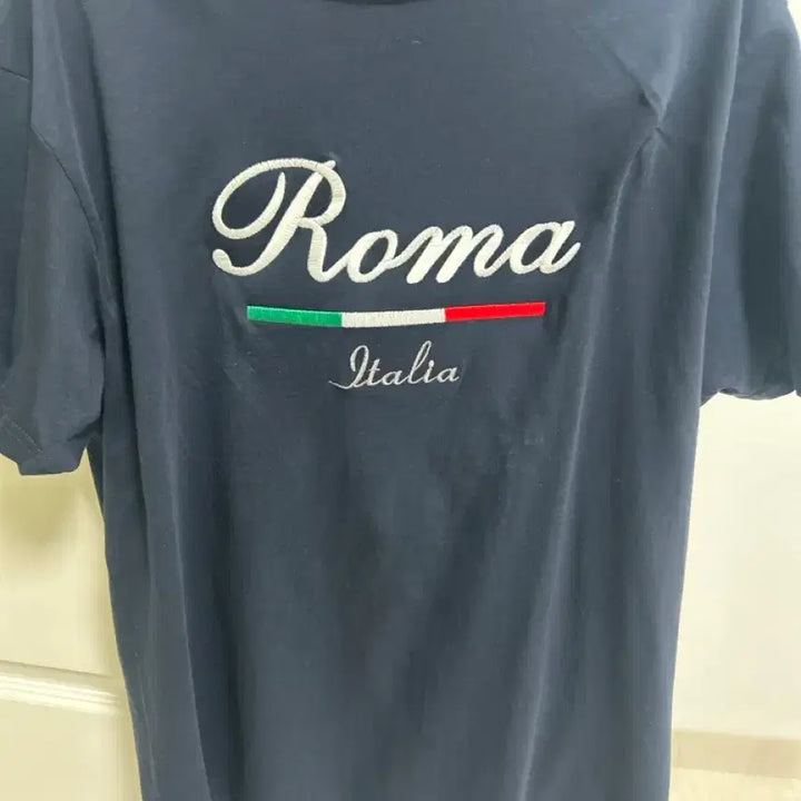 [BUNJANG] Roma Navy Embroidered T-shirt / 네이비 Roma 자수 반팔 티셔츠