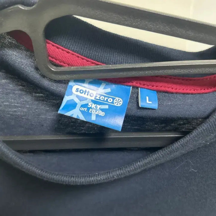 [BUNJANG] Roma Navy Embroidered T-shirt / 네이비 Roma 자수 반팔 티셔츠