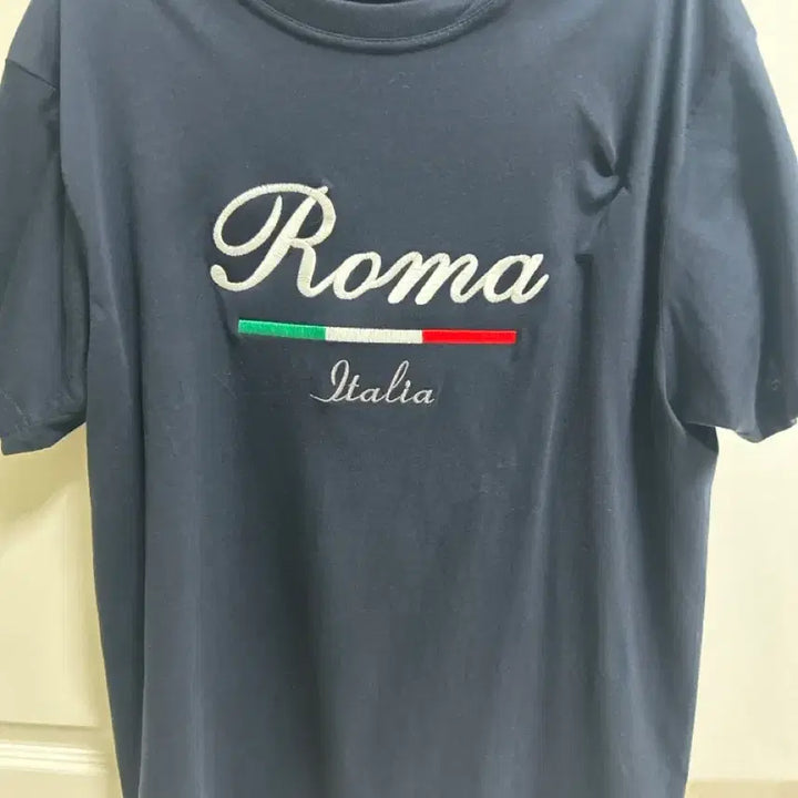 [BUNJANG] Roma Navy Embroidered T-shirt / 네이비 Roma 자수 반팔 티셔츠
