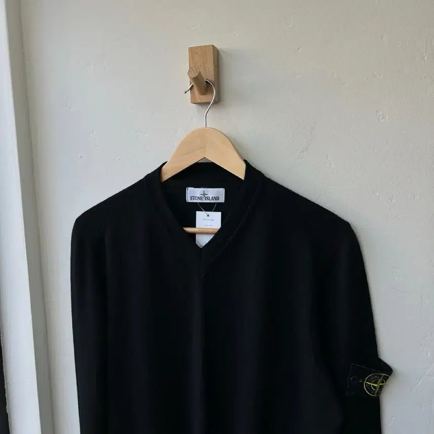 [BUNJANG] Stone Island V-Neck Knit Sweater M / 16133 - 스톤아일랜드 와펜 브이넥 니트