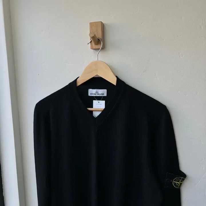 [BUNJANG] Stone Island V-Neck Knit Sweater M / 16133 - 스톤아일랜드 와펜 브이넥 니트