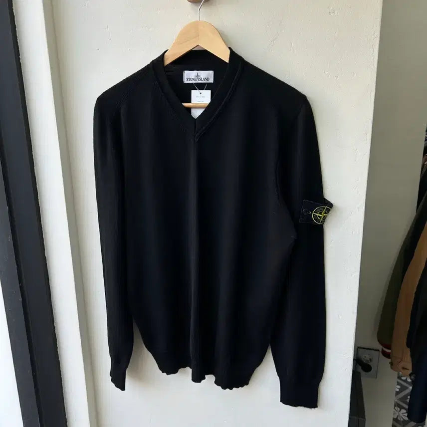 [BUNJANG] Stone Island V-Neck Knit Sweater M / 16133 - 스톤아일랜드 와펜 브이넥 니트