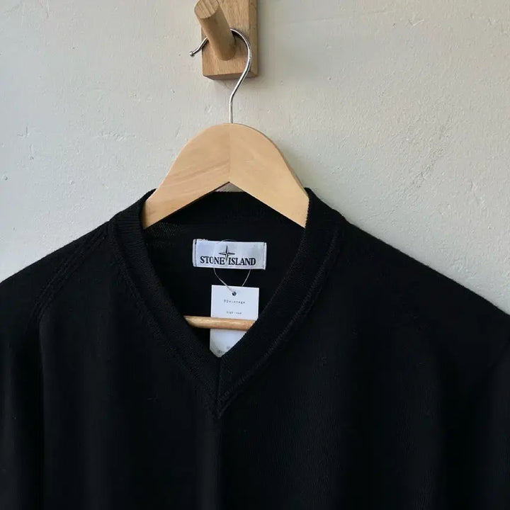[BUNJANG] Stone Island V-Neck Knit Sweater M / 16133 - 스톤아일랜드 와펜 브이넥 니트