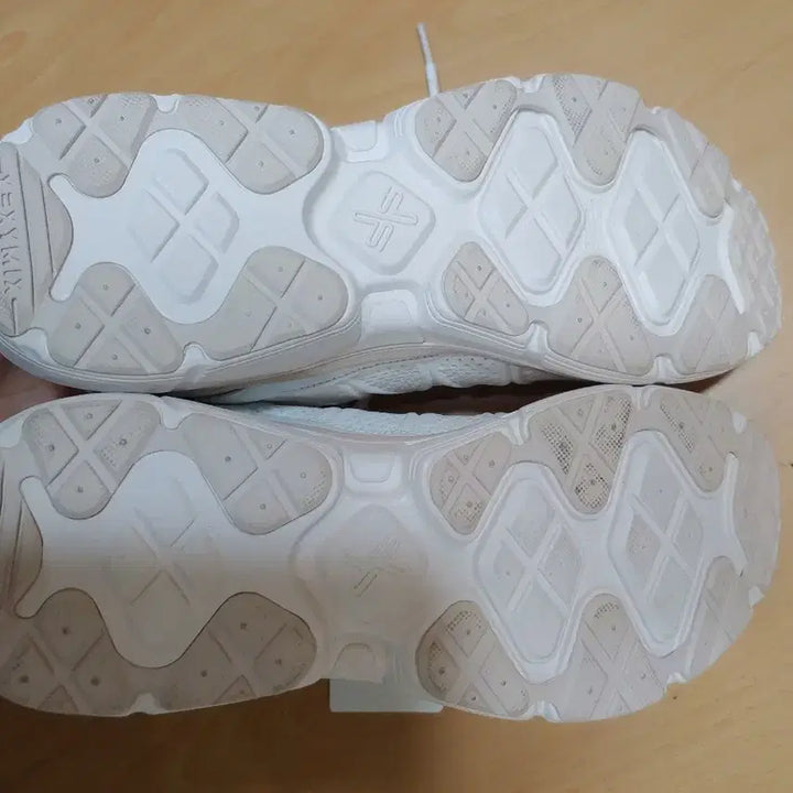 [BUNJANG] Xexymix Sneakers 255 - White / * 젝시믹스운동화 255