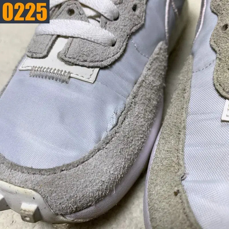 [BUNJANG] Nike Fontanka Waffle Pure Platinum Sneakers / [235] NIKE 나이키 폰탄카 와플 퓨어 플래티넘 운동화