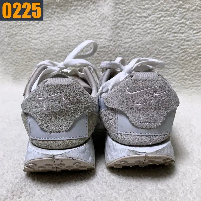 [BUNJANG] Nike Fontanka Waffle Pure Platinum Sneakers / [235] NIKE 나이키 폰탄카 와플 퓨어 플래티넘 운동화