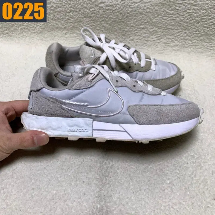 [BUNJANG] Nike Fontanka Waffle Pure Platinum Sneakers / [235] NIKE 나이키 폰탄카 와플 퓨어 플래티넘 운동화