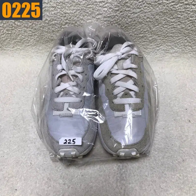 [BUNJANG] Nike Fontanka Waffle Pure Platinum Sneakers / [235] NIKE 나이키 폰탄카 와플 퓨어 플래티넘 운동화