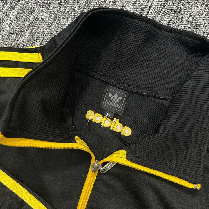 [BUNJANG] Adidas Black Yellow Track Top Jersey XL / 아디다스 블랙 옐로우 트랙탑 져지 XL