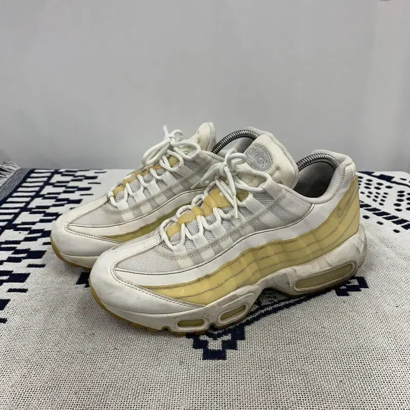 [BUNJANG] Nike Air Max 95 SE Summit White Sneakers 245 / 나이키 에어맥스 95 SE 서밋 화이트 운동화 245 E02300