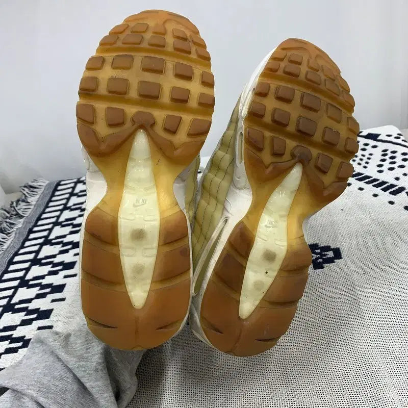 [BUNJANG] Nike Air Max 95 SE Summit White Sneakers 245 / 나이키 에어맥스 95 SE 서밋 화이트 운동화 245 E02300