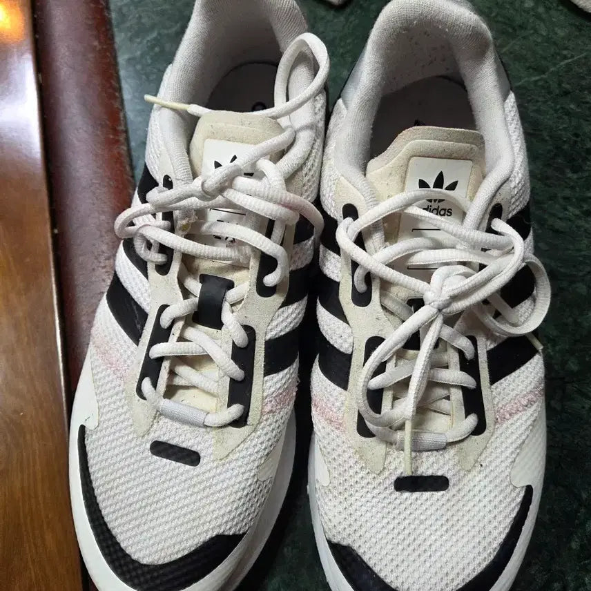 [SOLD OUT] 아디다스 운동화 흰검 ZNTASY265