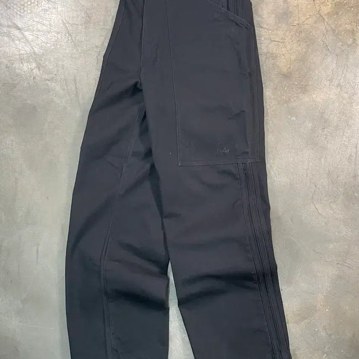 [BUNJANG] Adidas Premium Essentials Wide Denim Carpenter Pants / 아디다스 프리미엄 에센셜 와이드 데님 카펜터 팬츠