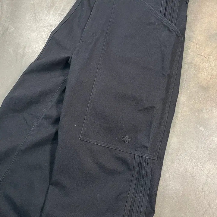 [BUNJANG] Adidas Premium Essentials Wide Denim Carpenter Pants / 아디다스 프리미엄 에센셜 와이드 데님 카펜터 팬츠