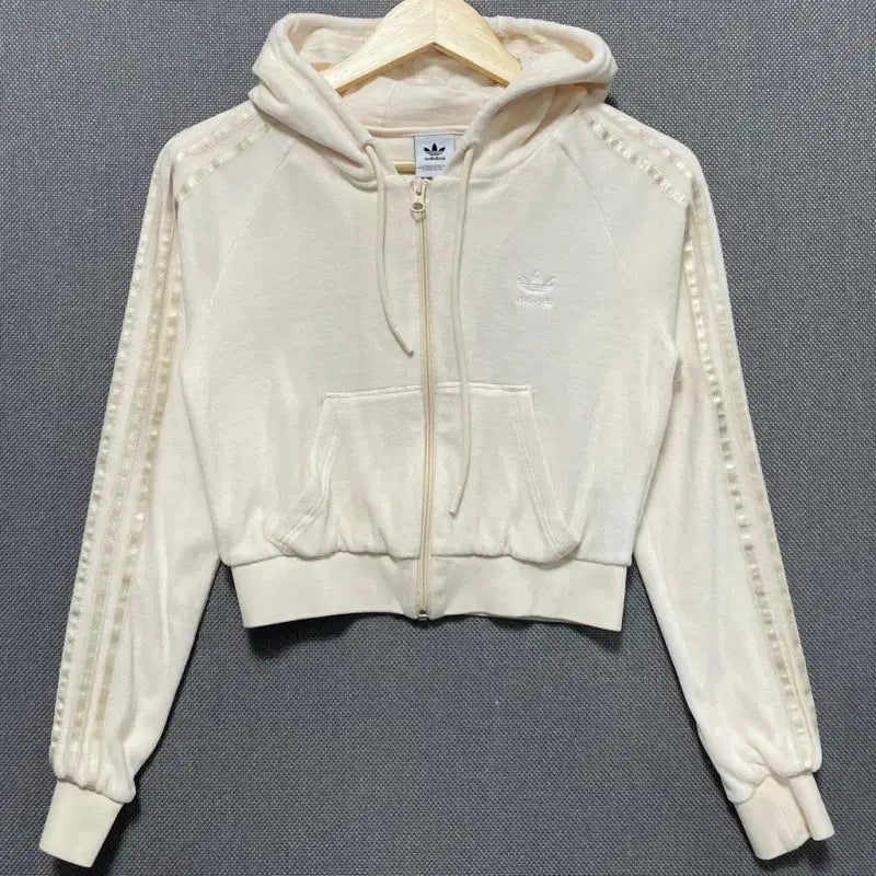 [SOLD OUT] 아디다스 크롭 벨루어 집업 XS B01239