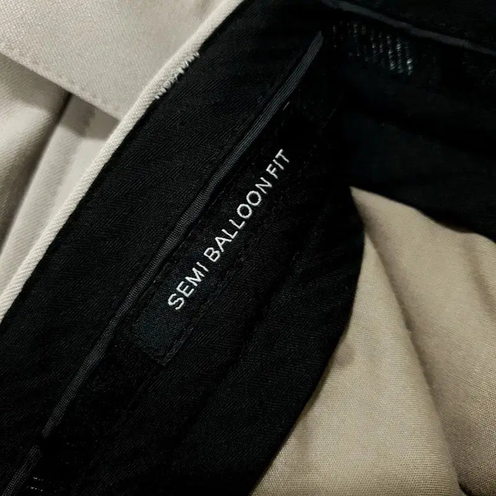 [BUNJANG] Musinsa Standard Belted Two Tuck Wide Slacks / 무탠다드 벨티드 투턱 와이드 슬랙스 36_M0797