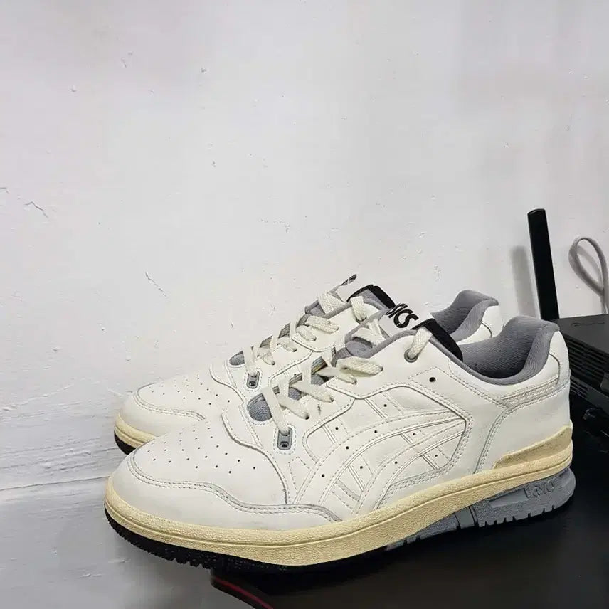 [BUNJANG] Asics Sneakers (White, Size 280) / 아식스 화이트 스니커즈 운동화(280)