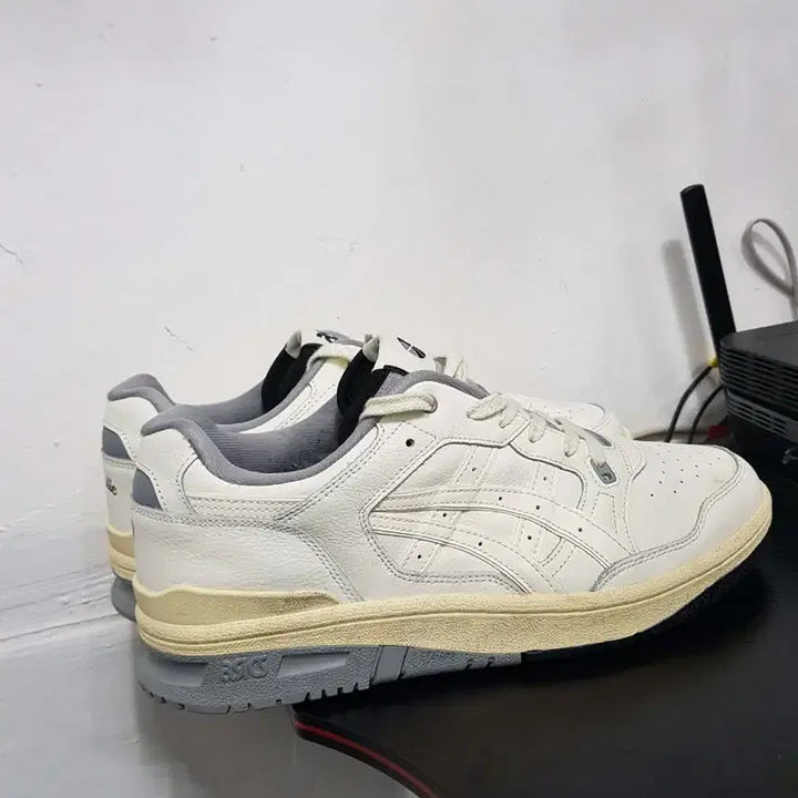 [BUNJANG] Asics Sneakers (White, Size 280) / 아식스 화이트 스니커즈 운동화(280)