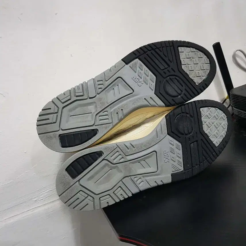 [BUNJANG] Asics Sneakers (White, Size 280) / 아식스 화이트 스니커즈 운동화(280)