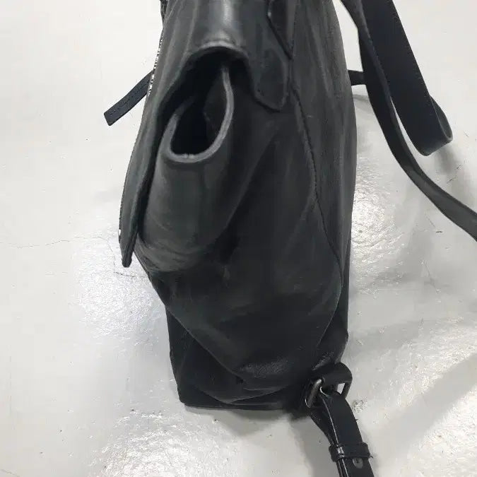 [BUNJANG] Mandarina Duck Black Leather Backpack / 만다리나덕 블랙 가죽 백팩