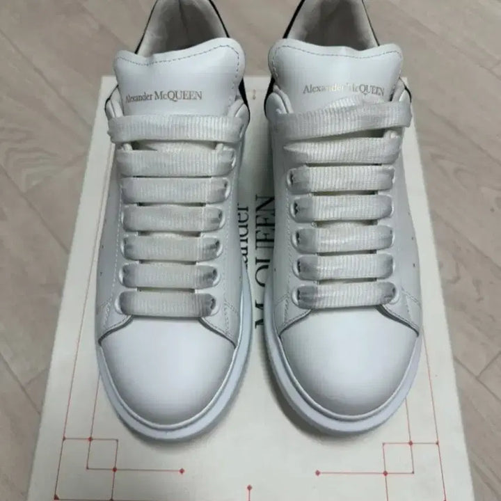 [BUNJANG] Alexander McQueen Oversized Sneakers White Black / 알렉산더맥퀸 오버솔 스니커즈 화이트 블랙
