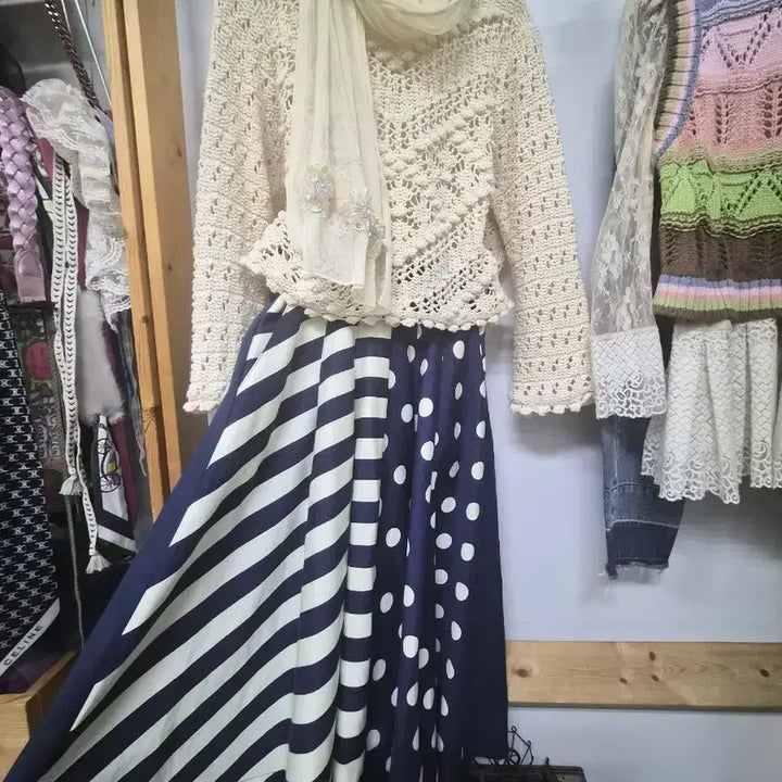 [BUNJANG] ZARA Crochet Knit Top & BLANK Dot Stripe Skirt / 자라 크로쉐 니트. blank 도트 스트라이프 스커트