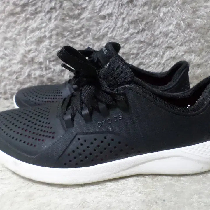 [SOLD OUT] 후루룩구제 260 크록스 라이트라이드 페이서 블랙 운동화 중고 신발