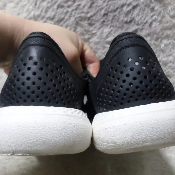 [SOLD OUT] 후루룩구제 260 크록스 라이트라이드 페이서 블랙 운동화 중고 신발