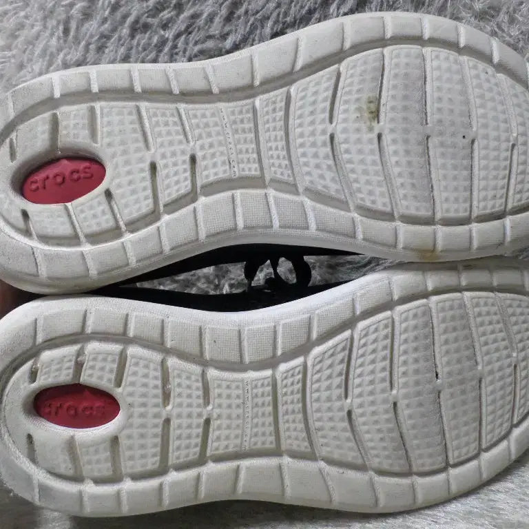 [SOLD OUT] 후루룩구제 260 크록스 라이트라이드 페이서 블랙 운동화 중고 신발