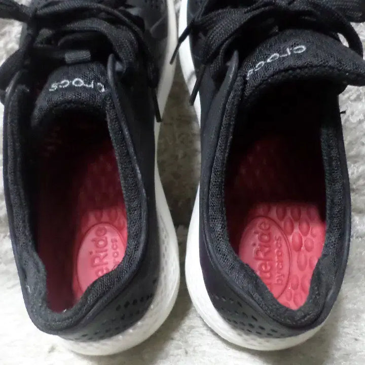 [SOLD OUT] 후루룩구제 260 크록스 라이트라이드 페이서 블랙 운동화 중고 신발