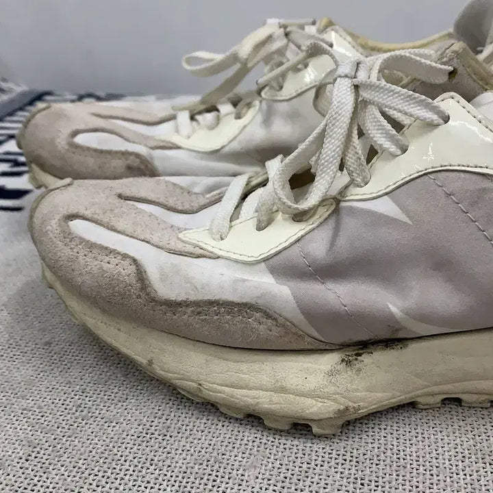 [BUNJANG] New Balance 327 White Moonbeam Sneakers 240 / 뉴발란스 327 화이트 문빔 스니커즈 240 E02305