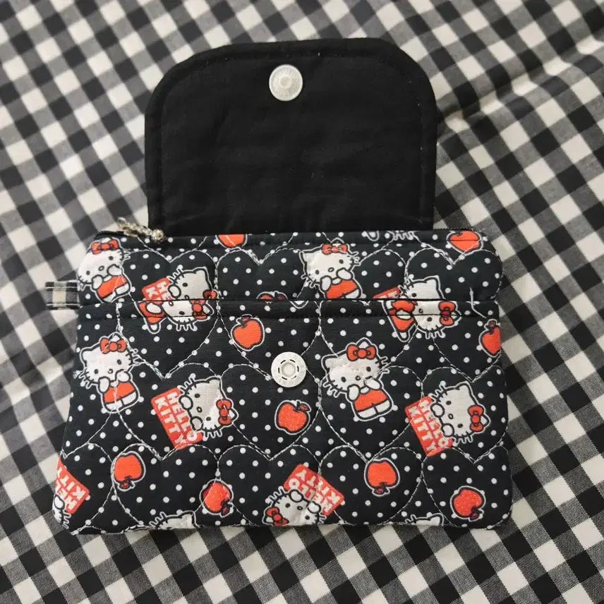 [BUNJANG] Hello Kitty Quilted Passport Wallet Black / 헬로키티 퀼팅 똑딱이 여권지갑 투웨이지갑 블랙