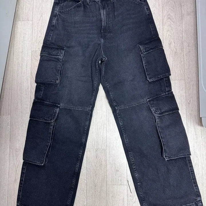 [BUNJANG] ZARA Black Denim Wide Cargo Pants (EUR 40) / [ZARA] 자라 흑청 와이드 카고 팬츠 (EUR 40 / 31-32)
