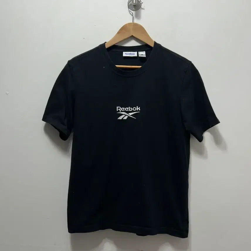 [BUNJANG] Reebok Black Logo T-shirt M / 리복 블랙 로고 반팔 티셔츠 M