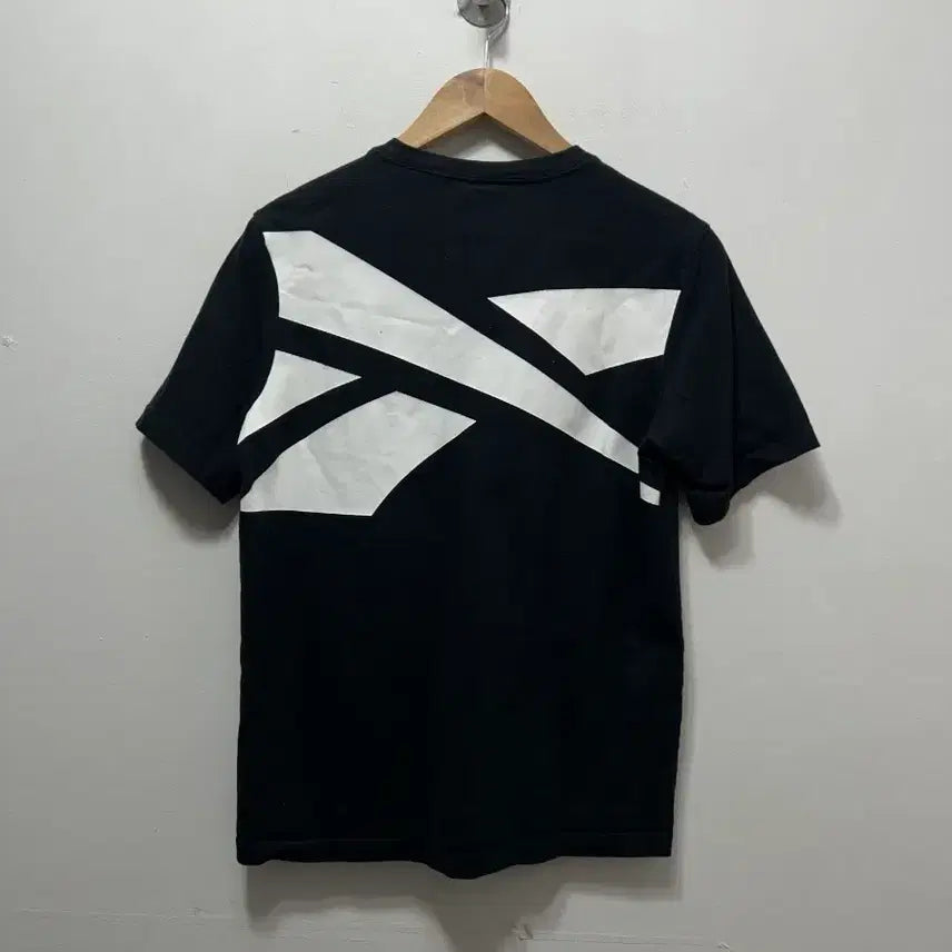 [BUNJANG] Reebok Black Logo T-shirt M / 리복 블랙 로고 반팔 티셔츠 M