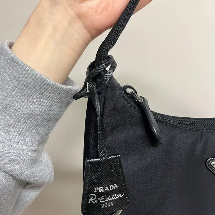 [BUNJANG] Prada Re-Edition 2000 Mini Nylon Hobo Bag Black / 프라다 리에디션 2000 미니 나일론 호보백 블랙