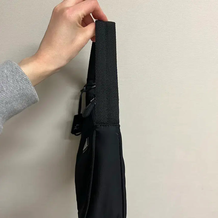 [BUNJANG] Prada Re-Edition 2000 Mini Nylon Hobo Bag Black / 프라다 리에디션 2000 미니 나일론 호보백 블랙