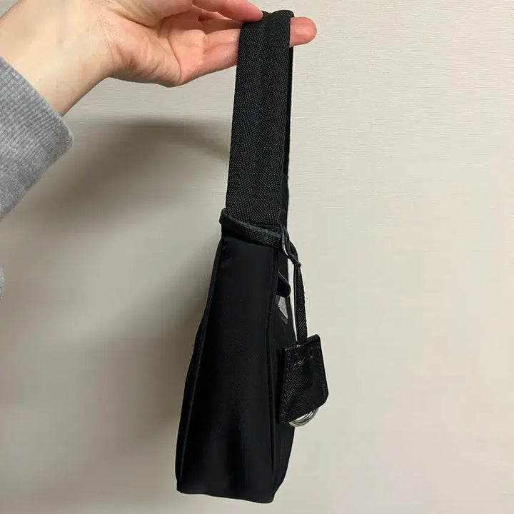 [BUNJANG] Prada Re-Edition 2000 Mini Nylon Hobo Bag Black / 프라다 리에디션 2000 미니 나일론 호보백 블랙