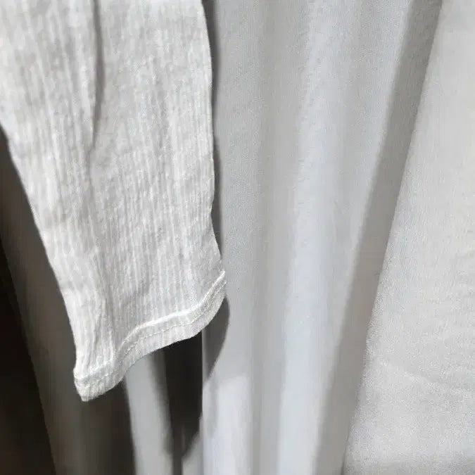 [BUNJANG] Short V-Neck Thin Ribbed Cardigan / 쇼트 브이넥 얇은 골지 가디건